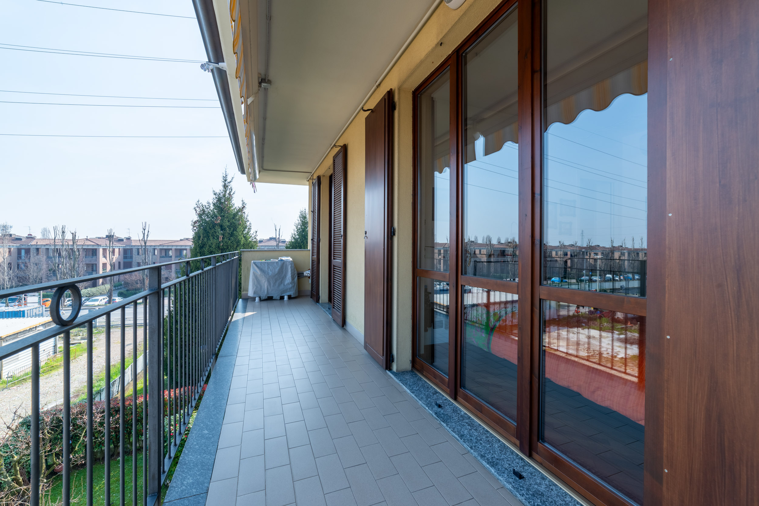 Merate (LC) : Luminoso quadrilocale con box e cantina 
